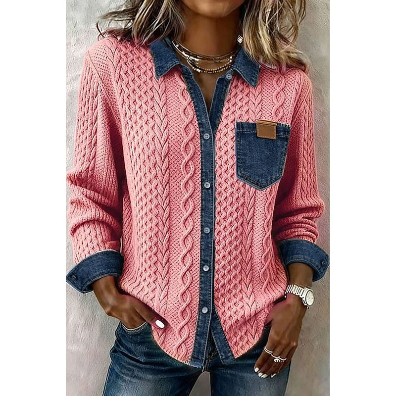 Camisa texturada con cuello y bolsillo en contraste · imagen 2