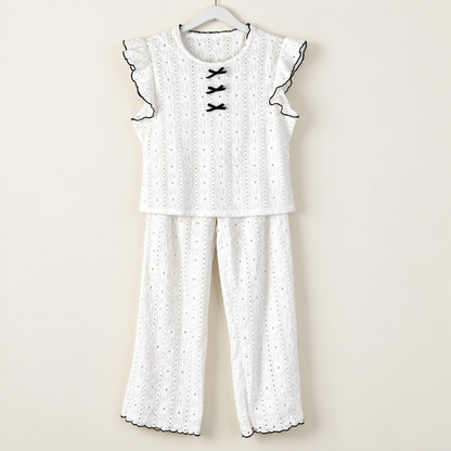 Pijama blanco de dos piezas con lazos negros — P1