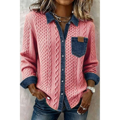 Camisa texturada con cuello y bolsillo en contraste · imagen 2